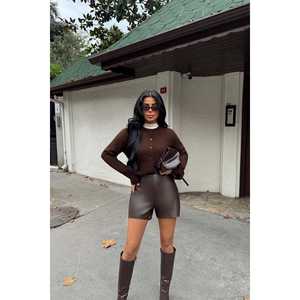 Shorts marron pour femme avec détails zippés - Product Image 1