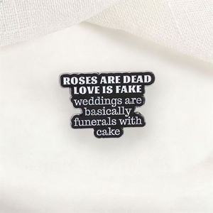Épinglette en alliage de zinc moulé, émail rose Kawaii, avec slogan 'Rose Is Dead Love Is Fake', thème floral, cadeau pour la décoration de vêtements et sacs - Product Image 4