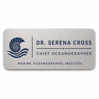 Badge personnalisé ODM en laiton gravé au laser avec fermeture magnétique pour le personnel d'hôtel, les événements professionnels et les conférences
