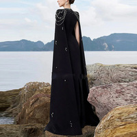 Robe de soirée élégante en crêpe noire à manches longues et à cape perlée à la main, longueur au sol, best-seller 2026, de haute qualité