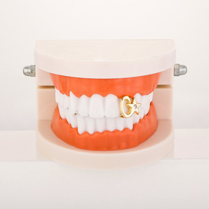 Grillz de Diente Único en Forma de Estrella, Chapado en Oro de 18K, con Incrustación de Diamantes en Engaste de Puntas, Unisex, para Uso Diario - Product Image 1