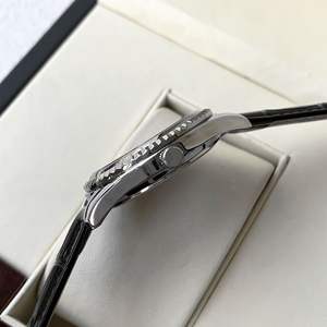 นาฬิกาควอตซ์ผู้ชายแฟชั่นพรีเมียมขายส่ง สายหนัง ปฏิทิน กันน้ำ 3atm เข็มเรืองแสง - Product Image 4