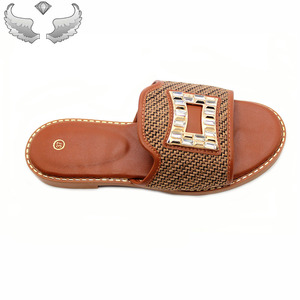 Sandalias <span class=keywords><strong>de</strong></span> mujer <span class=keywords><strong>de</strong></span> alta calidad <span class=keywords><strong>de</strong></span> moda <span class=keywords><strong>de</strong></span> <span class=keywords><strong>venta</strong></span> directa <span class=keywords><strong>de</strong></span> fábrica. Zapatillas <span class=keywords><strong>de</strong></span> mujer <span class=keywords><strong>de</strong></span> metal para exteriores resistentes al desgaste. - Product Image 4