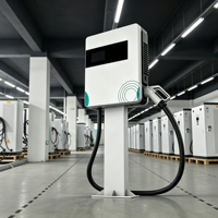 Tiang Pengisian Daya EV Cepat DC 200kW Tata Letak Vertikal Hemat Ruang CCS2 Double Gun Motor Yugong untuk Kendaraan Komersial di Tempat Parkir Sempit