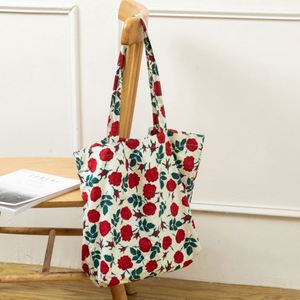Sac fourre-tout en polyester avec impression par sublimation de fleurs, logo personnalisé, fourni directement par l'usine - Product Image 3