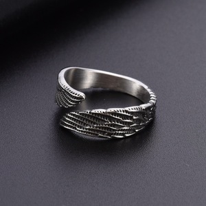 خاتم رجالي من الفولاذ المقاوم للصدأ بتصميم عتيق على شكل ريشة وجناح ملاك، هدية للرجال - Product Image 2
