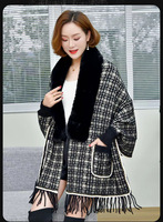 Poncho cape cardigan en maille fine pour femme avec bordure en fausse fourrure