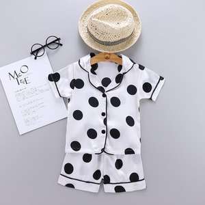 Pijamas Personalizadas para Niñas Pequeñas, Conjunto de Pijama con Estampado de Letras Rosas y Dibujos Animados, Top y Pantalones Cortos de Satén, Lindos Pijamas para Niños - Product Image 1