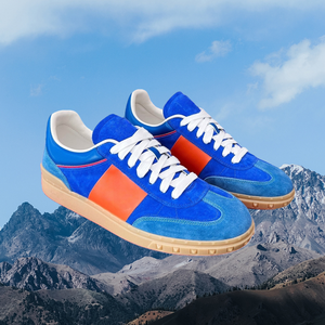 รองเท้าผ้าใบแบบสวมลำลองทรงเตี้ย สไตล์เรโทร สีน้ำเงิน-ส้ม  วัสดุหนังกลับพรีเมียม  พร้อมเชือกผูก  กันลื่น  ลายทางตัดสี  สำหรับผู้ชายและผู้หญิง  วัสดุตาข่าย - Product Image 2