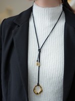 Nouveau collier en cuir noir avec pendentif cercle doré, en laiton plaqué or véritable, design haut de gamme, accessoires pour femmes