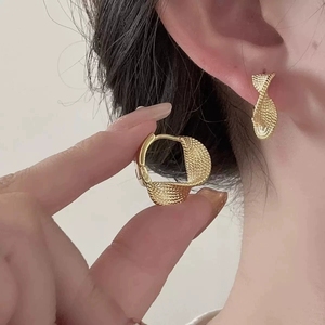 Pendientes <span class=keywords><strong>de</strong></span> Aro Colgantes <span class=keywords><strong>de</strong></span> Moda para Mujer 519, <span class=keywords><strong>Precio</strong></span> Bajo, Personalizados, Gran Venta, Joyería Geométrica Chapada en <span class=keywords><strong>Oro</strong></span> <span class=keywords><strong>de</strong></span> 18K para Mujeres y Chicas Coreanas - Product Image 4