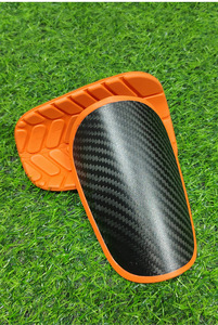 Espinilleras de Fútbol NIMBLEE con Logotipo Personalizado, Material de Fibra de Carbono, con Absorción de Impactos, Protección de Fútbol con EVA Engrosada - Product Image 5