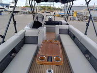Bateau ponton de pêche en aluminium soudé de 8,2 m (27 pieds) fabriqué en Chine, certifié CE, moteur hors-bord de 150 CV, 40-50 km/h, télécommande