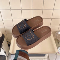 Tongs à semelle épaisse avec motif d'ours de dessin animé mignon, pour femmes, utilisation en extérieur et en intérieur, semelle extérieure en PVC souple, antidérapante, augmentant la hauteur