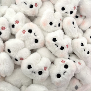 Porte-clés en peluche coloré en coton PP avec détails amusants, breloque <span class=keywords><strong>de</strong></span> sac pour filles <span class=keywords><strong>de</strong></span> 8 à 13 ans - Product Image 4