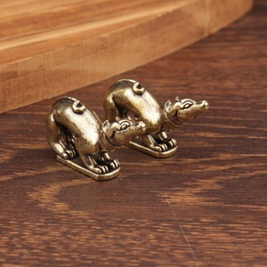 Figurine de chien en laiton contemplant la lune, sculpture animale de style chinois, ornement de table, décoration de la maison - Product Image 2