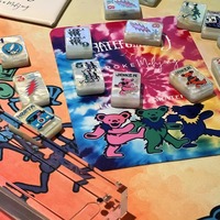 Jeu de tuiles de mahjong américain de luxe, 160 tuiles, motif Tie-Dye Jaune Soleil et Perle Grateful Dead, avec tapis de mahjong double face