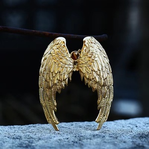 Colgante <span class=keywords><strong>de</strong></span> Ángel <span class=keywords><strong>de</strong></span> guía para motocicleta para hombre y mujer, diseño personalizado, color plata, dorado, arcoíris, corazón, ala <span class=keywords><strong>de</strong></span> Ángel, venta al por mayor - Product Image 2
