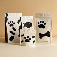 Sacs refermables mats durables personnalisés résistants aux déchirures pour chiens et chats, pochettes écologiques verticales pour aliments pour animaux, impression par gravure, anti-humidité