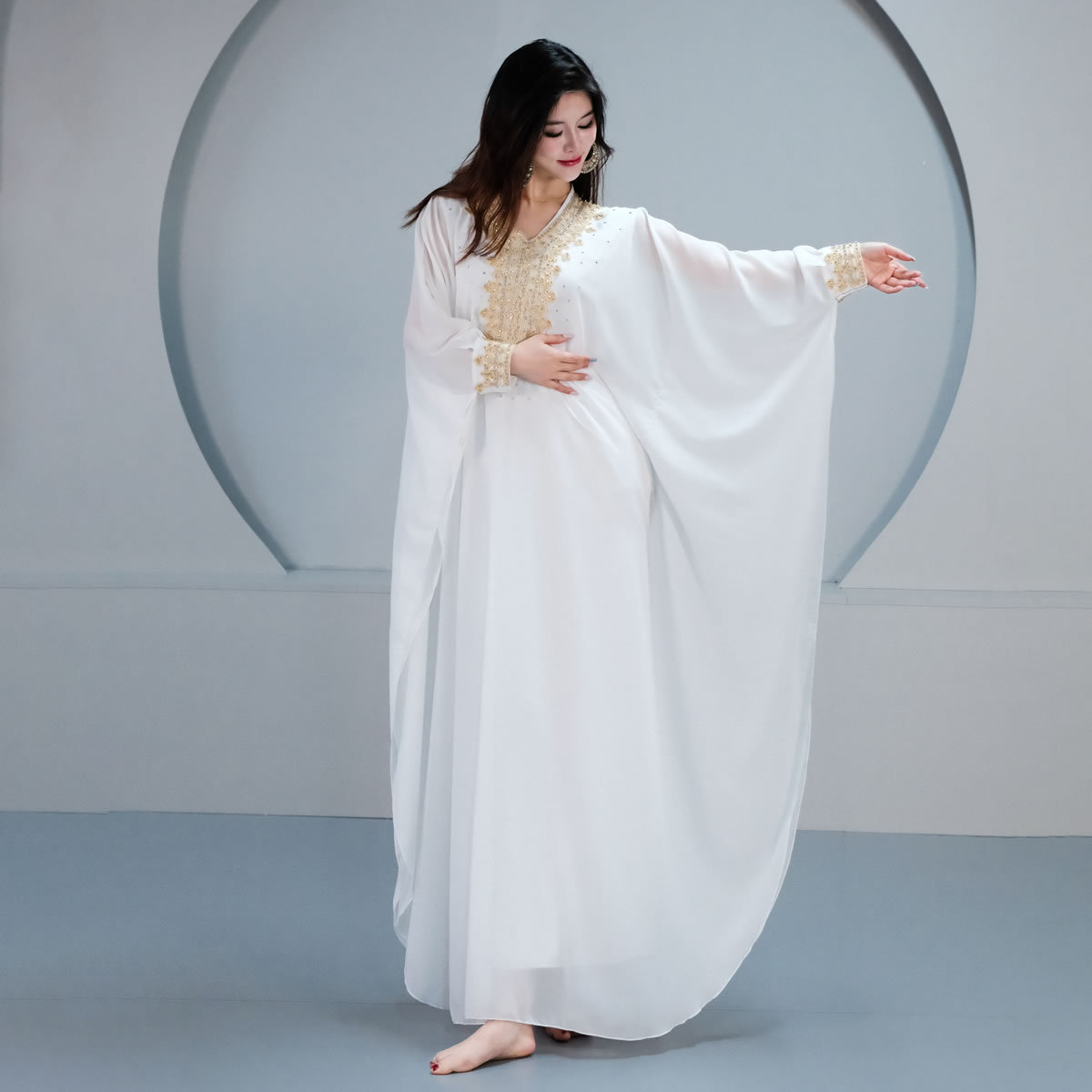 Luminous white robe [separate robe] does not include a petticoat