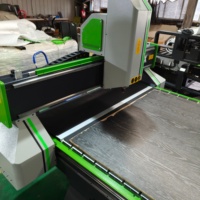Vente directe d'usine Nouvelle conception Routeur CNC 5,5 kW Machine de gravure et de sculpture sur bois