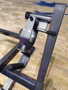Máquina de remo sentado comercial con tecnología SmartStrength - Perfil de resistencia personalizado para una sobrecarga específica de espalda - Product Image 4