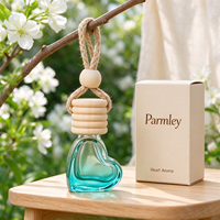 Diffuseur de voiture en verre teinté en forme de cœur rose exquis et unique de 6 ml pour la suspension au rétroviseur de voiture, huile aromatique