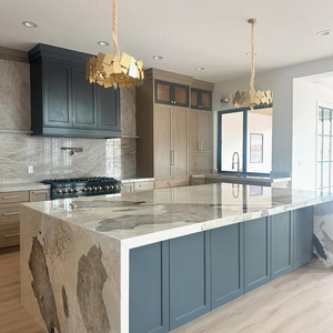 خزائن مطبخ حديثة بتصميم شيكر من خشب البلوط الصلب بلون أسود بلمعة الساتان مع سطح رخامي متباين للاستخدام في الشقق مع مفصلات حوض - Product Image 2