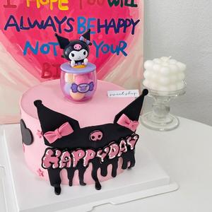 ท็อปเปอร์เค้กอะคริลิค คุโรมิ น่ารักหวานฉ่ำ ตกแต่งวันเกิด หมวกดำ แมวน้อย - Product Image 5