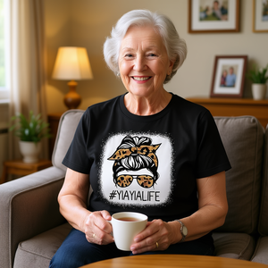 T-shirt Yiayia Leopard Messy Bun pour grand-mères, cadeau pour la fête des mères - Product Image 3