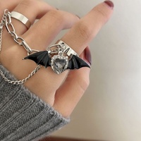 Bagues Cœur d'Amour Gothiques Tendance avec Ailes de Démon pour Femme, Bijoux de Doigt à Double Chaîne avec Pendentif Croix
