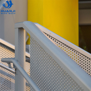 Tôles perforées sur mesure en métal galvanisé / Maille métallique galvanisée pour la décoration de bâtiments, découpe et pliage disponibles - Product Image 4