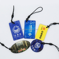 Nouvelle conception de porte-clés avec carte de contrôle d'accès RFID NFC 13,56 MHz, étiquette NTAG213, époxy, étanche, code QR avec logo personnalisé