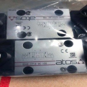 วาล์วเซอร์โว Moog รุ่น G392-012-000-002 ชิ้นส่วนควบคุมไฮดรอลิก ผลิตในอิตาลี 24V 50Hz - Product Image 1