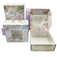 Boîte cadeau en carton ondulé personnalisable, impression UV quadricolore recto-verso, design pliable, pelliculage mat, estampage à chaud