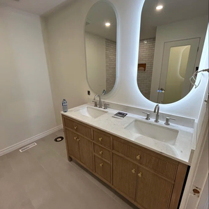 Mobile <span class=keywords><strong>Bagno</strong></span> Moderno Japandi con Doppio Lavabo, Armadietto Naturale Scanalato a Doghe, Mobiletto Autoportante con Maniglie Dorate - Product Image 2