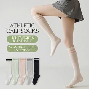 Chaussettes de sport antidérapantes pour yoga et pilates In My Espresso Era, personnalisables - Product Image 1