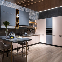 Armoires de cuisine modernes en mélamine en forme de L, en résine stratifiée gris bleu clair brillant, pour villa