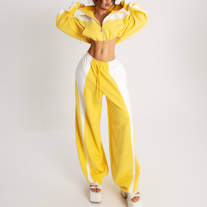 Ensemble de survêtement personnalisé pour femmes : sweat à capuche court color block et pantalon large – Vêtements de créateur pour femmes en gros - Product Image 3