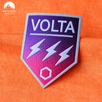 Patchs thermocollants personnalisés en flocage 3D avec logo de club sportif et fond Tatami