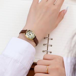 นาฬิกานักเรียนรูปทรงกระบอกขนาดเล็กสไตล์โรมันย้อนยุคนาฬิกาควอทซ์หนังแท้ลายไม้ไผ่มูลค่าสูง - Product Image 1