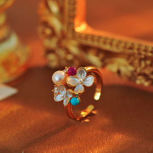 Anello Regolabile di Lusso Retrò con Perla Naturale d'Acqua Dolce Bianca e Lega Elettroplaccata, Design Floreale alla Moda - Product Image 1