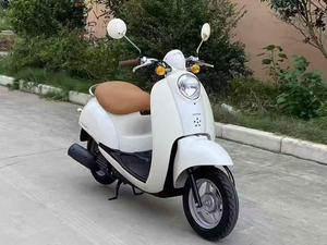 มอเตอร์ไซค์มือสอง Honda 55 Series, เครื่องยนต์ระบายความร้อนด้วยน้ำ, 65 ซีซี, วิ่งมาแล้วมากกว่า <span class=keywords><strong>3</strong></span>,<span class=keywords><strong>400</strong></span> กม., โครงอะลูมิเนียมอัลลอยด์ทั้งคัน, สไตล์เรโทรและหรูหรา - Product Image 1