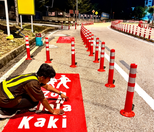 <span class=keywords><strong>TRAFFIC</strong></span> Southeast Asian Road Bollards <span class=keywords><strong>750mm</strong></span> PVC Red <span class=keywords><strong>Traffic</strong></span> Flexible <span class=keywords><strong>Post</strong></span>/Advertencia <span class=keywords><strong>Post</strong></span> Delineador - Product Image 1