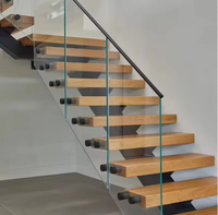 Bande de roulement intérieure en bois de qualité supérieure conception d'escalier flottant moderne systèmes de garde-corps en verre pour escalier de villa