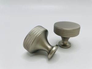 Kenop Baja Modern yang Dapat Disesuaikan dengan Tekstur Knurled untuk Dapur dan Bar Rumah - Product Image 3