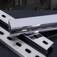 Support de montage de panneaux solaires en acier inoxydable à fentes en forme de C pour la décoration d'appartements avec un design moderne