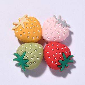 Accessoires en gros faits à la main pour chaînes <span class=keywords><strong>de</strong></span> tétines : Perles en silicone et PVC, Perles en silicone motif fraise et fleur <span class=keywords><strong>de</strong></span> marguerite pour bébé - Product Image 1