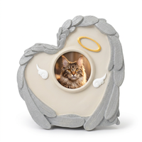 Statue commémorative élégante en résine pour animaux de compagnie (chiens et chats) avec ailes d'ange et halo, peinte à la main, en forme de cœur, pour petits animaux, vente en gros