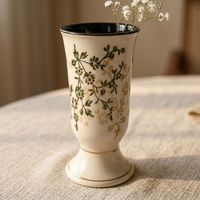 Vase en céramique ARM LVG de style français, motif floral peint à la main, blanc crème, forme trompette surélevée, vase en porcelaine pour centre de table